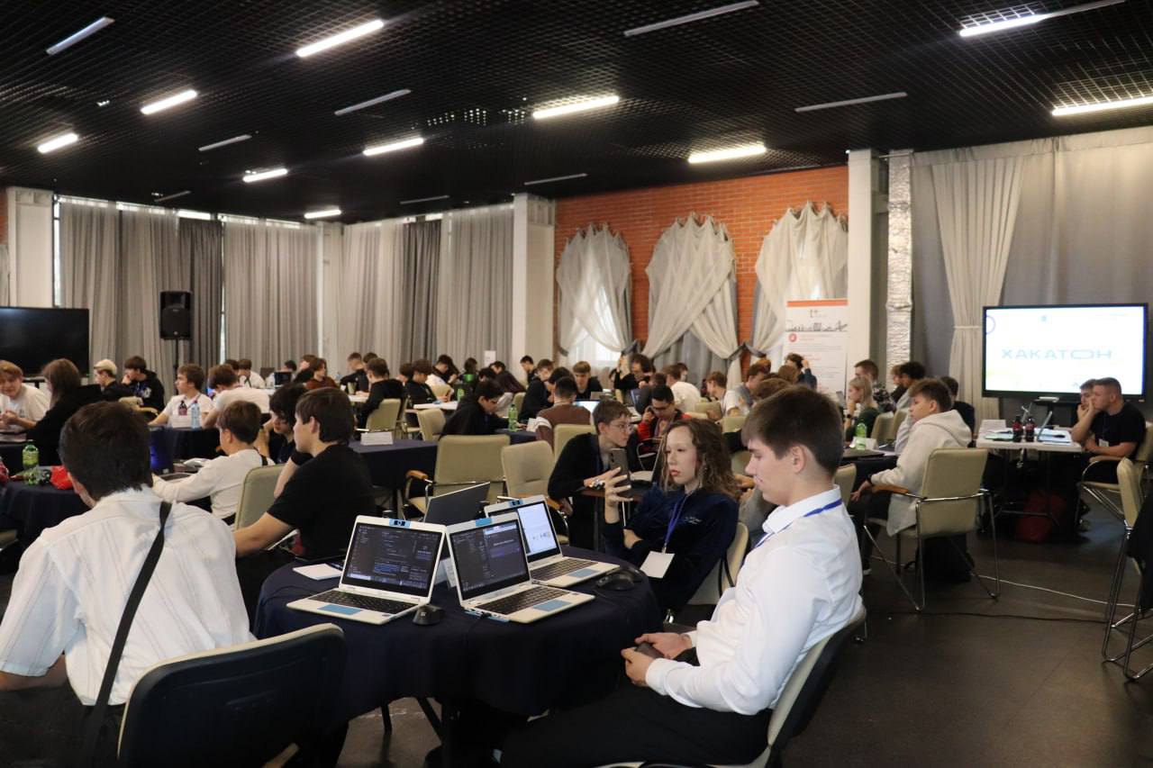 «Заряд Хакатон» собрал рекордное число юных IT-специалистов и VR-гениев «Заряд Хакатон» собрал рекордное число юных IT-специалистов и VR-гениев