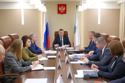 Роман Бусаргин: На территории Саратовской области продолжает работу комиссия по проверке законности установки рекламных конструкций, торговых павильонов и автостоянок