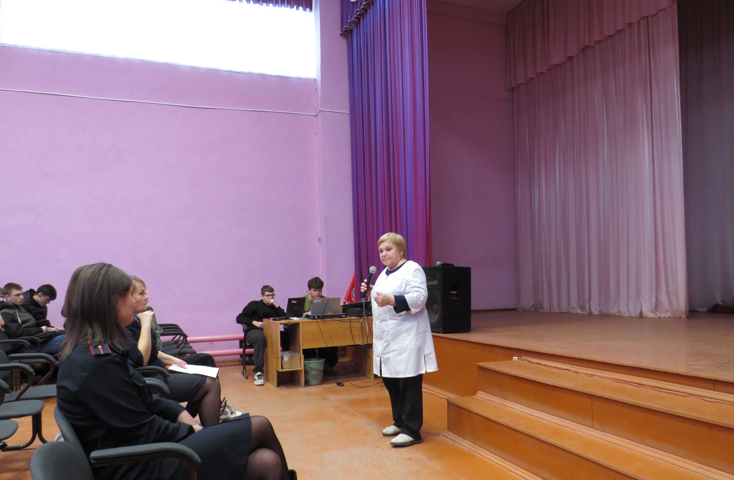 Сотрудники Госавтоинспекции в Базарном Карабулаке провели «краш-курс» для студентов Сотрудники Госавтоинспекции в Базарном Карабулаке провели «краш-курс» для студентов