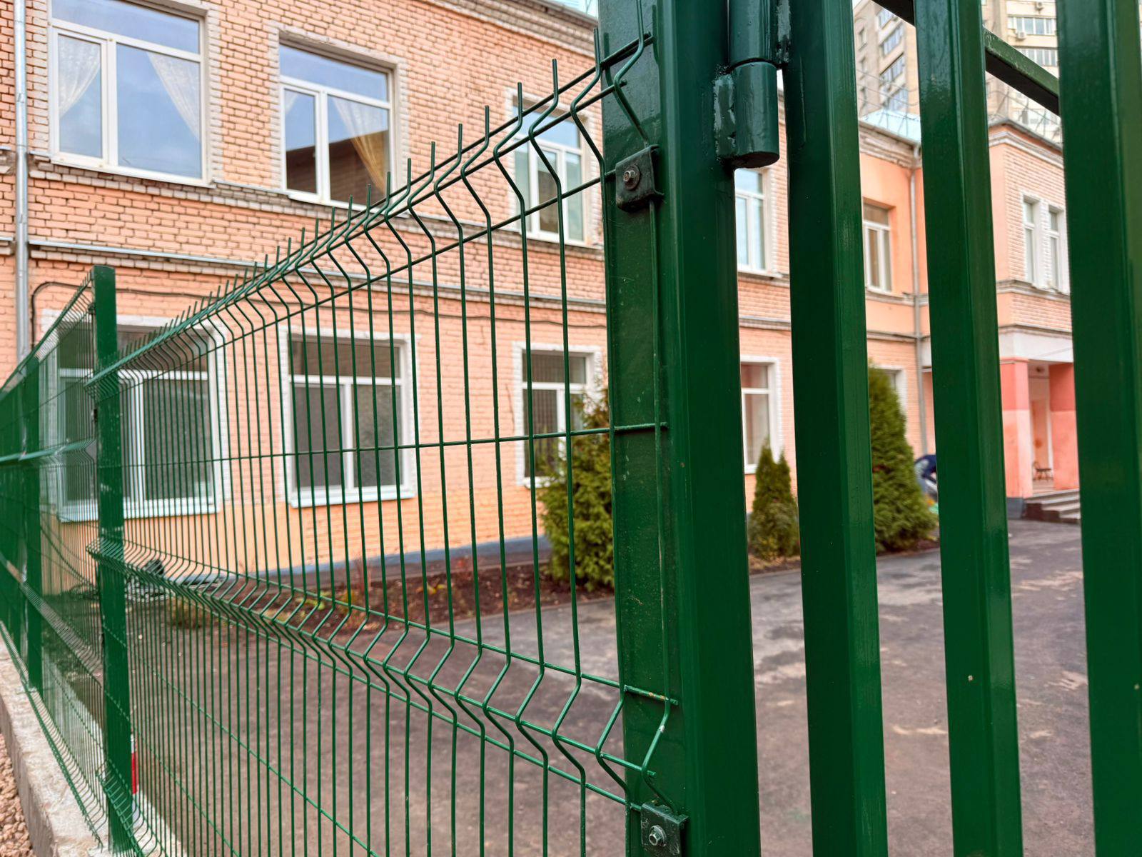 На территории Волжского района завершены работы по замене ограждений в образовательных учреждениях На территории Волжского района завершены работы по замене ограждений в образовательных учреждениях