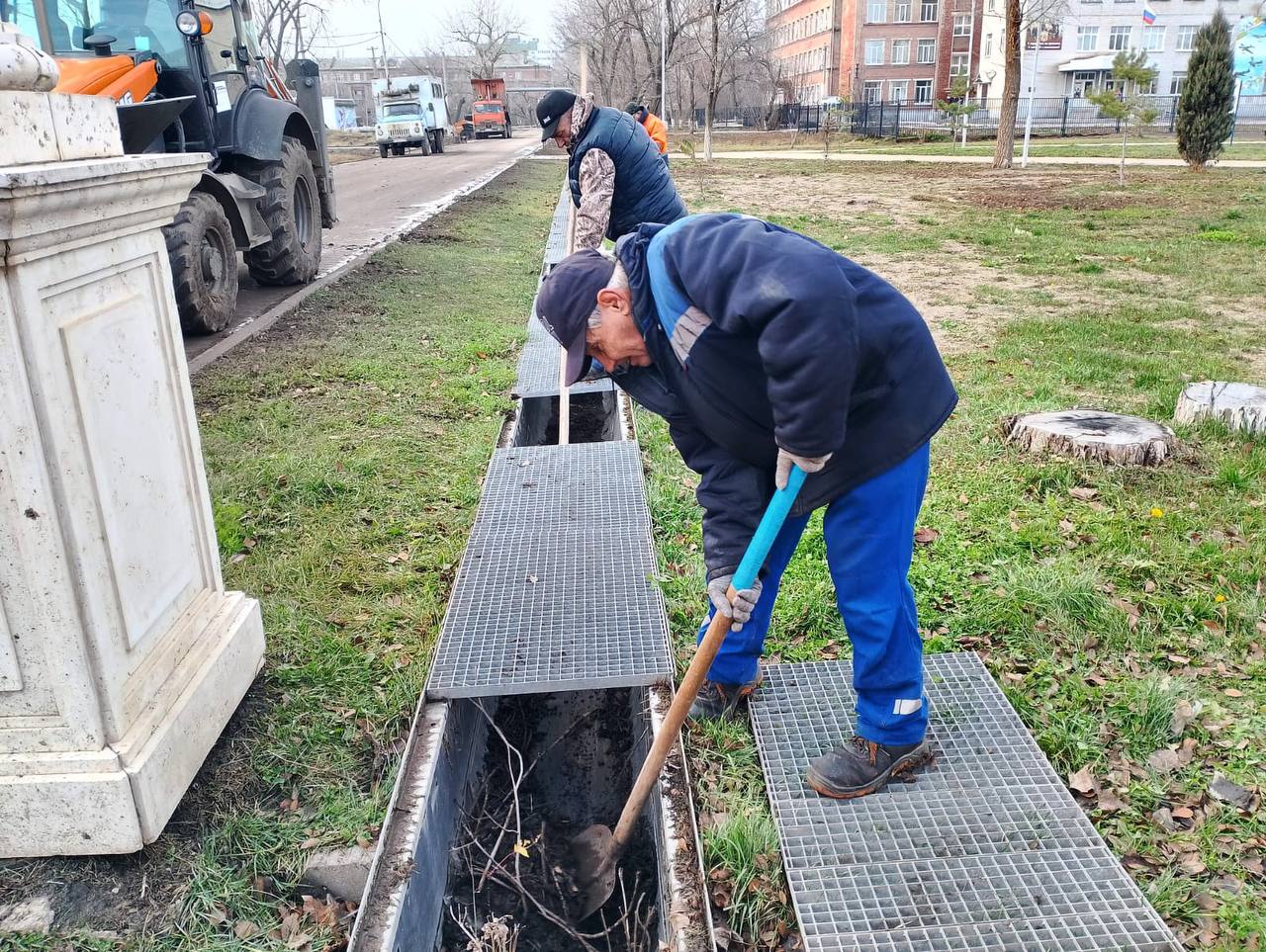 Работы по устранению последствий дождей и благоустройству города продолжаются в круглосуточном режиме Работы по устранению последствий дождей и благоустройству города продолжаются в круглосуточном режиме