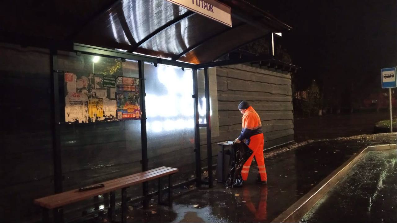 Работы по устранению последствий дождей и благоустройству города продолжаются в круглосуточном режиме Работы по устранению последствий дождей и благоустройству города продолжаются в круглосуточном режиме