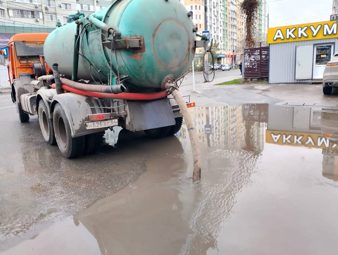 Работы по устранению последствий дождей и благоустройству города продолжаются в круглосуточном режиме Работы по устранению последствий дождей и благоустройству города продолжаются в круглосуточном режиме