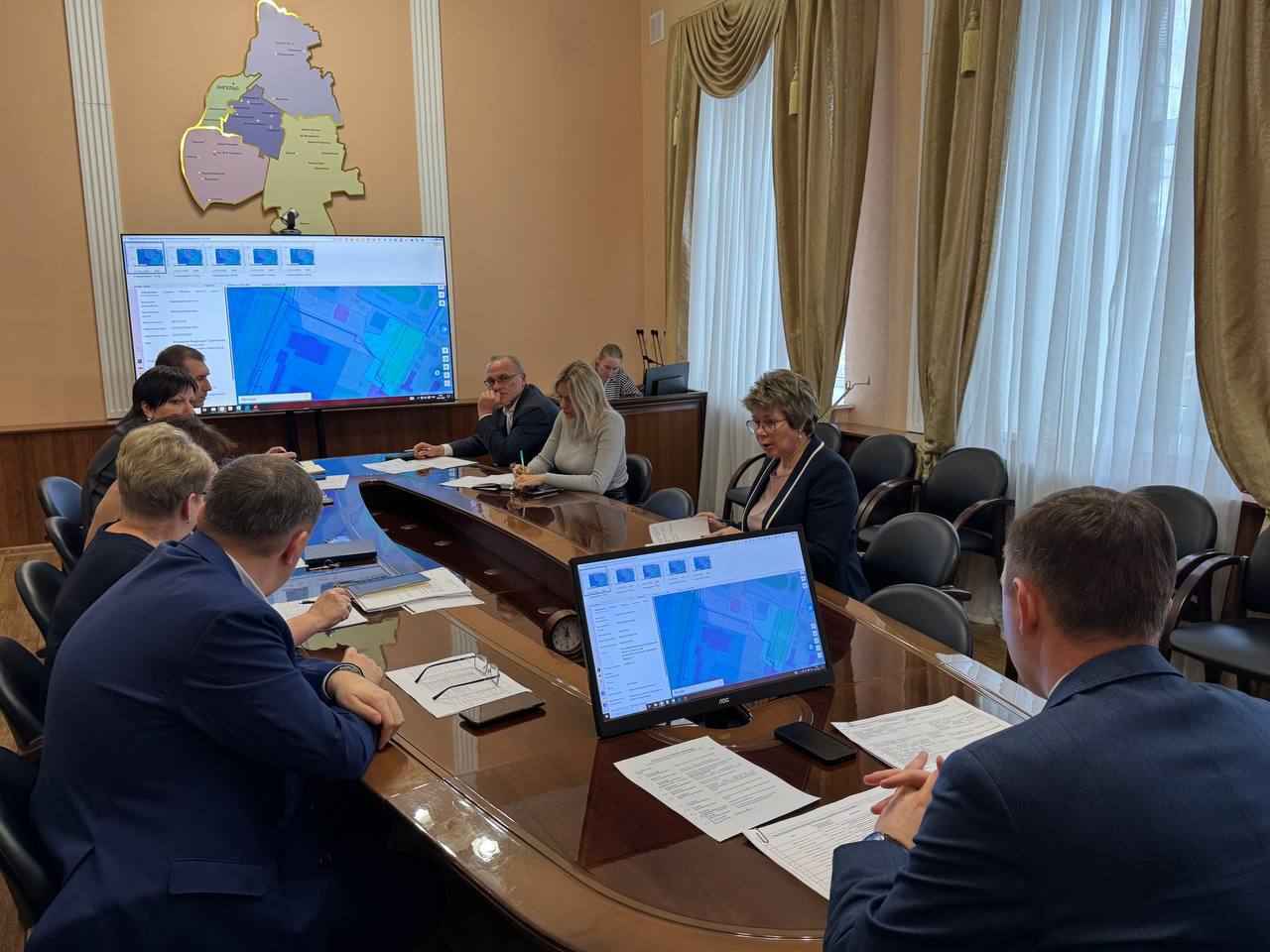 В соответствии с решением районного Собрания депутатов, которое было принято в этом году в рамках майской сессии, после сноса аварийного жилого фонда освобожденные земельные участки в Энгельсcком районе будут использоваться...