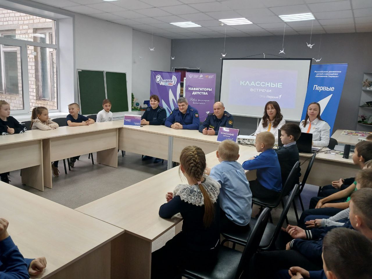 Представитель прокуратуры Самойловского района в преддверии Всероссийской акции «День правовой помощи детям» провел встречу с учащимися 1-4 и 8-10 классов МБОУ «СОШ № 1 р.п. Самойловка» Представитель прокуратуры Самойловского района в преддверии Всероссийской акции «День правовой помощи детям» провел встречу с учащимися 1-4 и 8-10 классов МБОУ «СОШ № 1 р.п. Самойловка»