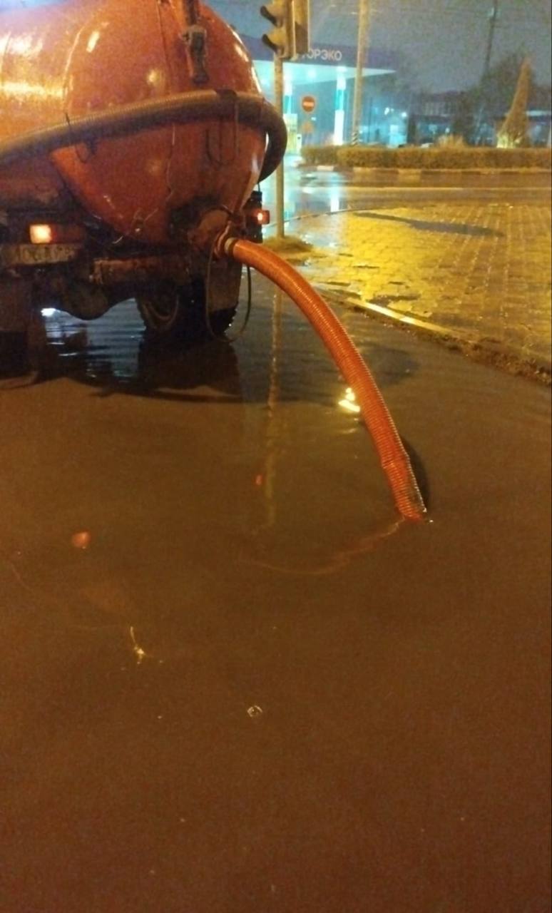 Работы по ликвидации последствий дождей продолжаются в непрерывном режиме Работы по ликвидации последствий дождей продолжаются в непрерывном режиме