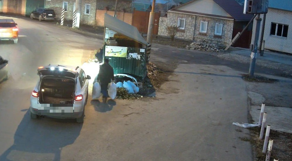 В Энгельсе за незаконный сброс мусора возбуждено 23 административных дела В Энгельсе за незаконный сброс мусора возбуждено 23 административных дела