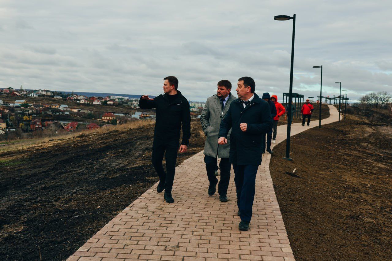 Первый заместитель главы городской администрации Максим Сиденко встретился с жителями поселков Юбилейный и Новосоколовогорский на территории Парка Свободы Первый заместитель главы городской администрации Максим Сиденко встретился с жителями поселков Юбилейный и Новосоколовогорский на территории Парка Свободы