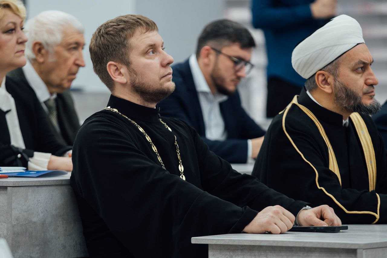 Более 130 государственных и муниципальных служащих повысят квалификацию в сфере национальной политики Более 130 государственных и муниципальных служащих повысят квалификацию в сфере национальной политики