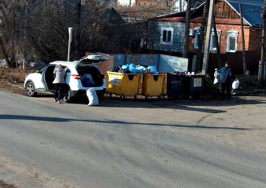 В Энгельсе за незаконный сброс мусора возбуждено 23 административных дела В Энгельсе за незаконный сброс мусора возбуждено 23 административных дела