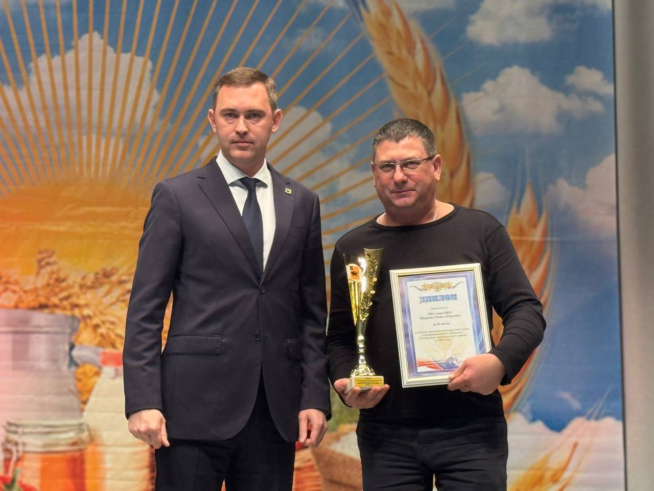 Сегодня принял участие в торжественной церемонии награждения наиболее отличившихся работников сельскохозяйственной отрасли Сегодня принял участие в торжественной церемонии награждения наиболее отличившихся работников сельскохозяйственной отрасли