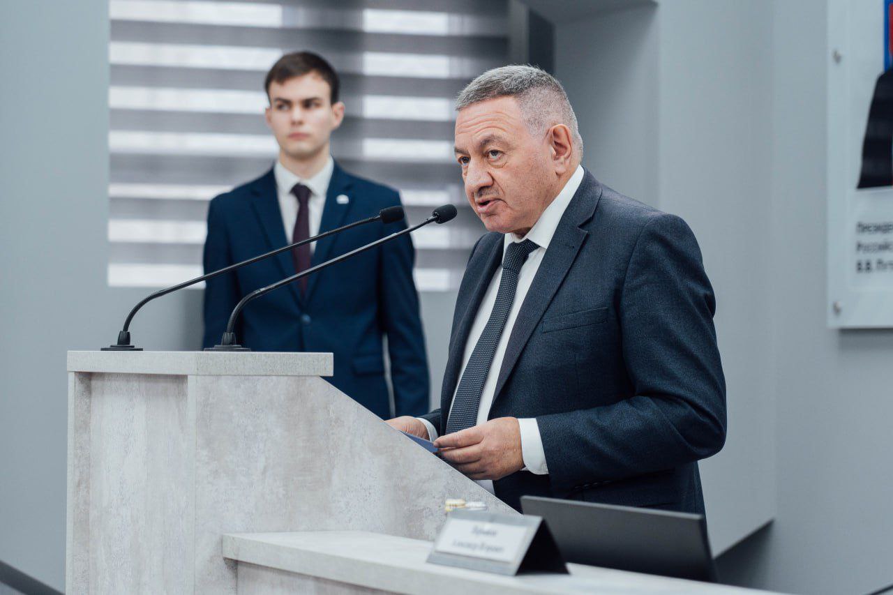 Более 130 государственных и муниципальных служащих повысят квалификацию в сфере национальной политики Более 130 государственных и муниципальных служащих повысят квалификацию в сфере национальной политики