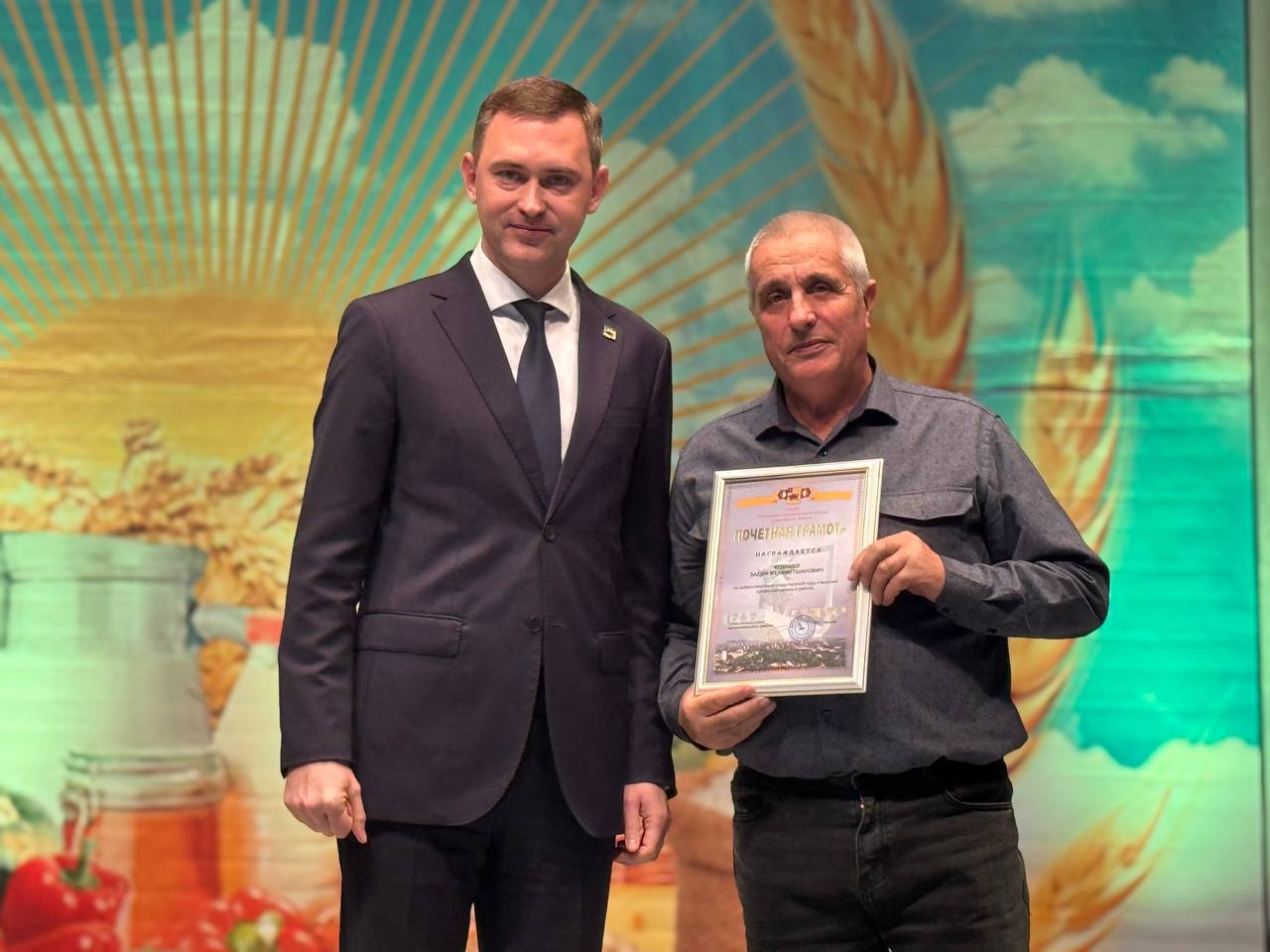 Сегодня принял участие в торжественной церемонии награждения наиболее отличившихся работников сельскохозяйственной отрасли Сегодня принял участие в торжественной церемонии награждения наиболее отличившихся работников сельскохозяйственной отрасли