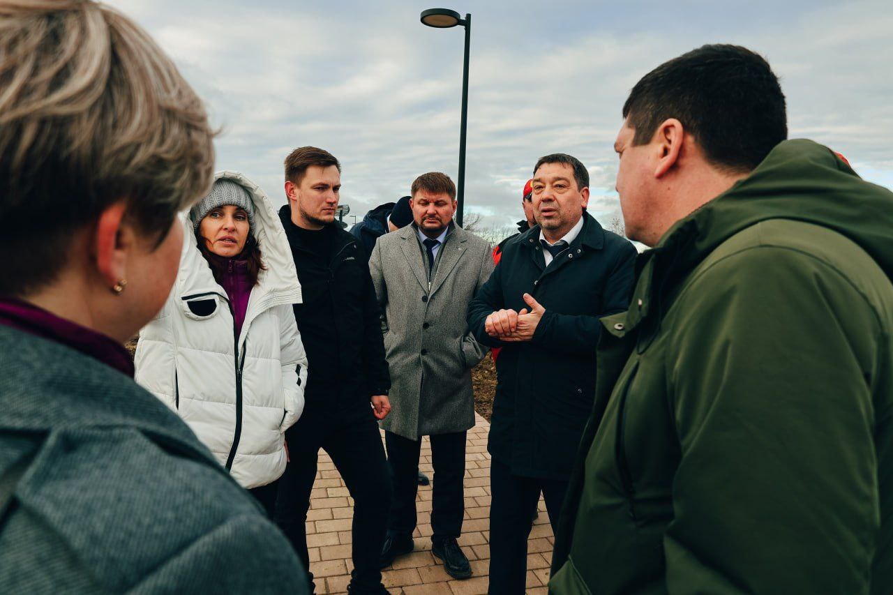 Первый заместитель главы городской администрации Максим Сиденко встретился с жителями поселков Юбилейный и Новосоколовогорский на территории Парка Свободы