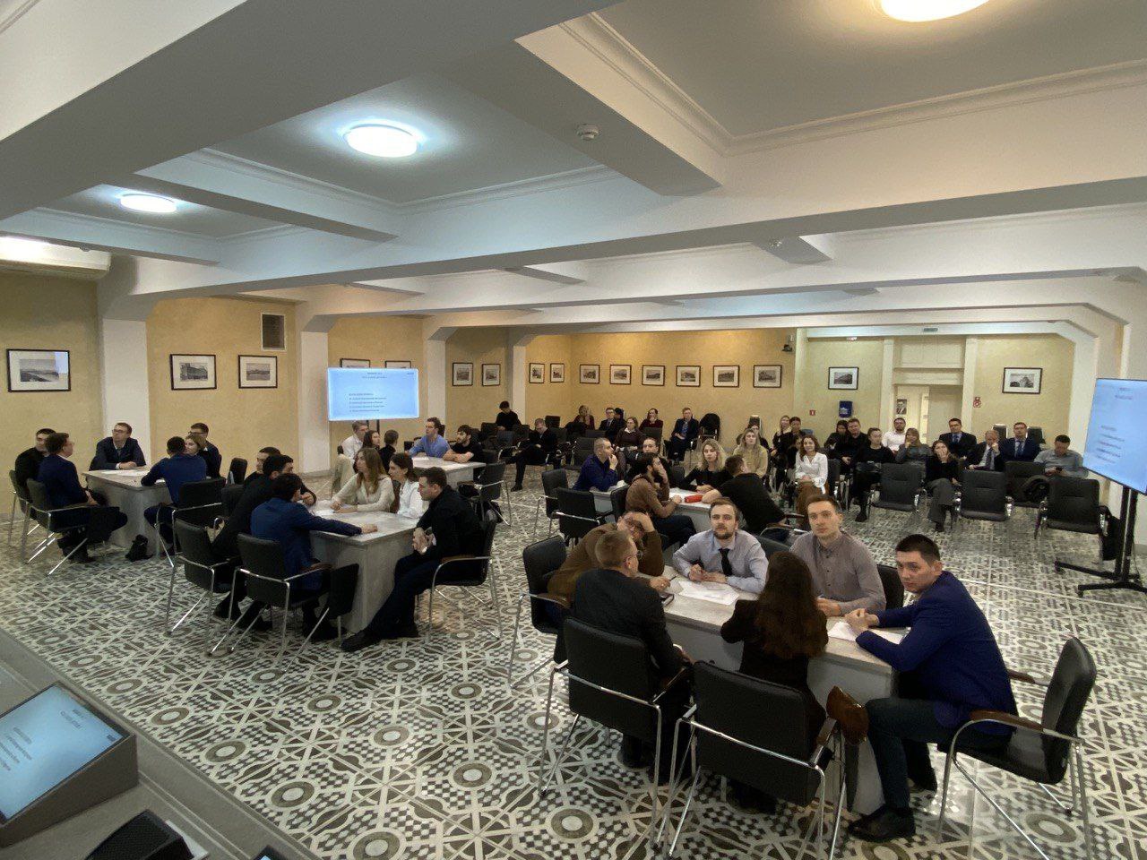 Саратовским межрегиональным центром профессионального обучения прокурорских работников и федеральных государственных гражданских служащих со слушателями проведена интеллектуальная игра на тему: "Россия: единство в... Саратовским межрегиональным центром профессионального обучения прокурорских работников и федеральных государственных гражданских служащих со слушателями проведена интеллектуальная игра на тему: "Россия: единство в...