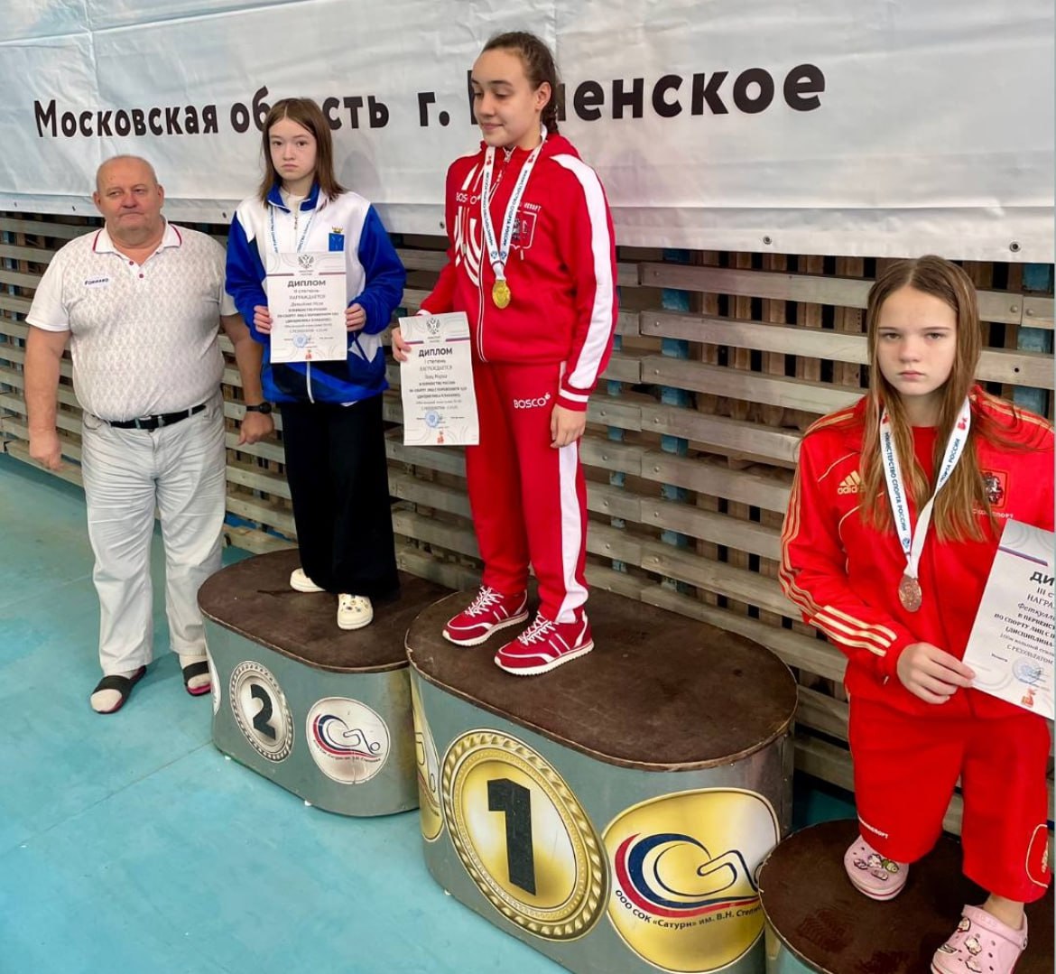 Спортсменка школы «РиФ» Неля Давыдова проплыла 400 м на золото