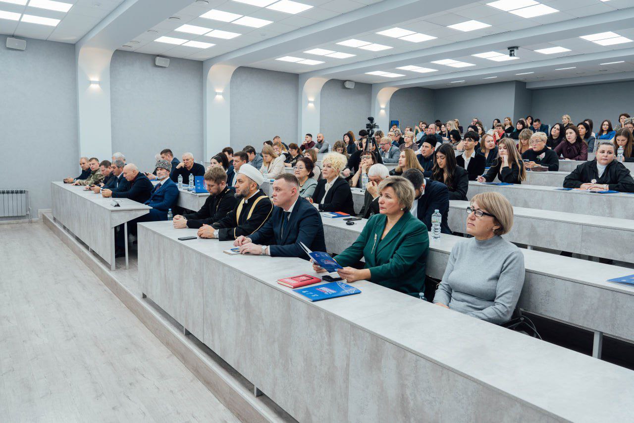 Более 130 государственных и муниципальных служащих повысят квалификацию в сфере национальной политики Более 130 государственных и муниципальных служащих повысят квалификацию в сфере национальной политики