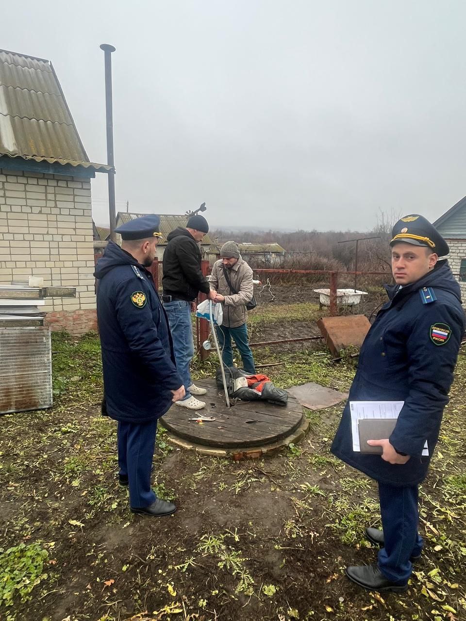 По поручению прокурора Саратовской области Сергея Филипенко прокурор отдела по надзору за исполнением законов в сфере экономики и природоохранного законодательства Виталий Золотушкин провел выездную проверку исполнения...