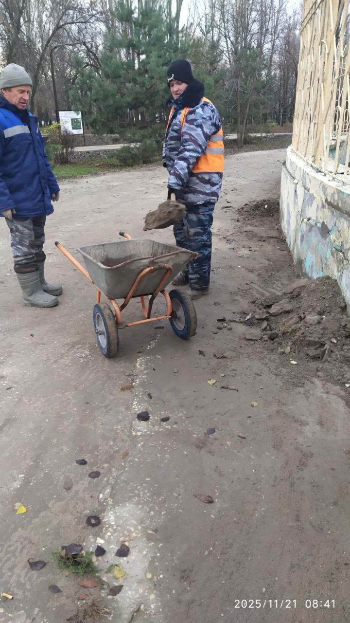 Сотрудники «Комбината благоустройства» работают в ежедневном режиме на улицах города Балаково Сотрудники «Комбината благоустройства» работают в ежедневном режиме на улицах города Балаково