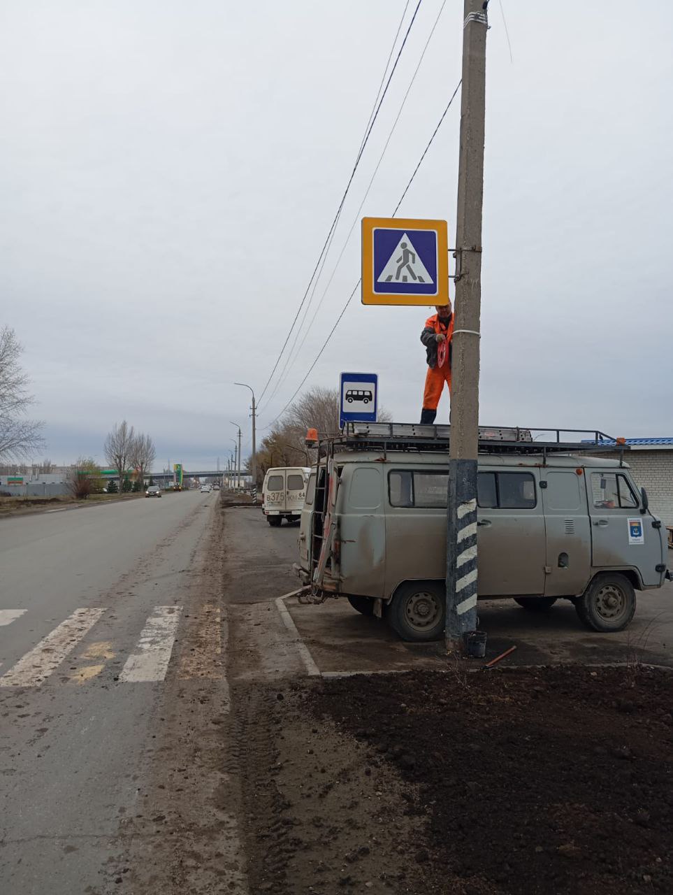 Сотрудники «Комбината благоустройства» работают в ежедневном режиме на улицах города Балаково Сотрудники «Комбината благоустройства» работают в ежедневном режиме на улицах города Балаково