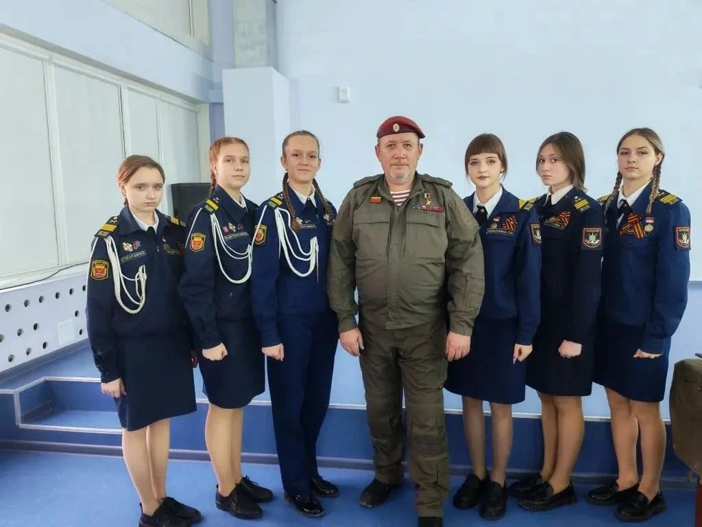 Александр Янклович провел «Урок мужества» в школе «Патриот» Александр Янклович провел «Урок мужества» в школе «Патриот»