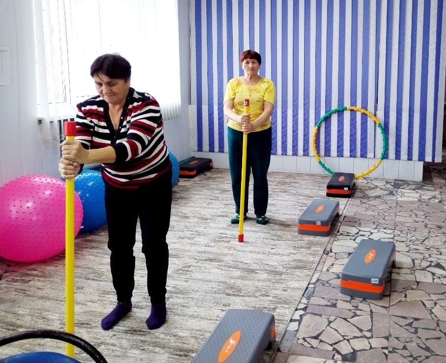 Равновесие и выносливость тренируют старшие центра соцобслуживания Турковского района
