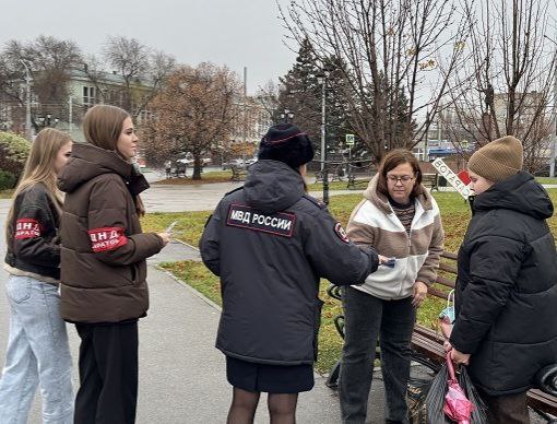 Саратовские полицейские и дружинники продолжают разъяснительную работу с населением по предупреждению дистанционного мошенничества