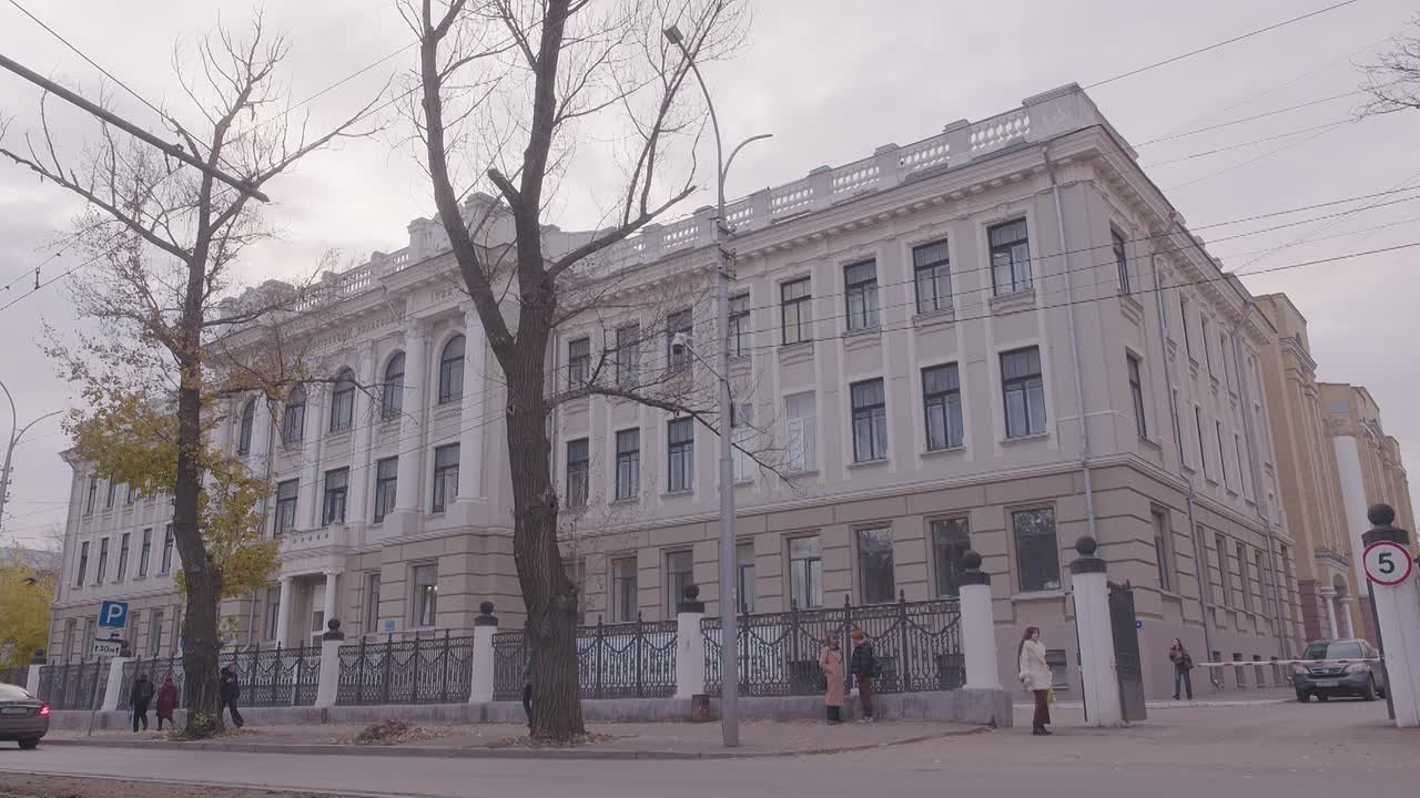 Как питаться в кафе и при этом сохранить форму?