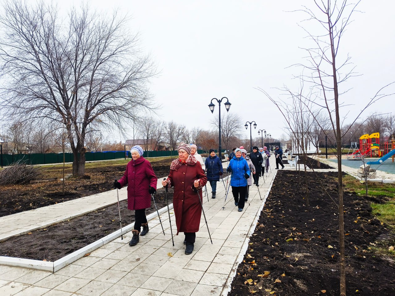 Ершовские пенсионеры марш-броском отметили День пешеходного туризма Ершовские пенсионеры марш-броском отметили День пешеходного туризма