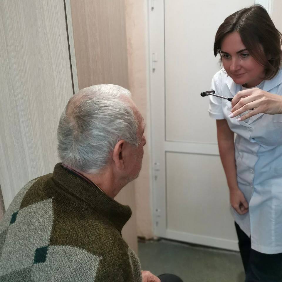 Саратовские врачи оказали медицинскую помощь более 1,5 тыс гражданским и военным в подшефном Сватовском районе Саратовские врачи оказали медицинскую помощь более 1,5 тыс гражданским и военным в подшефном Сватовском районе