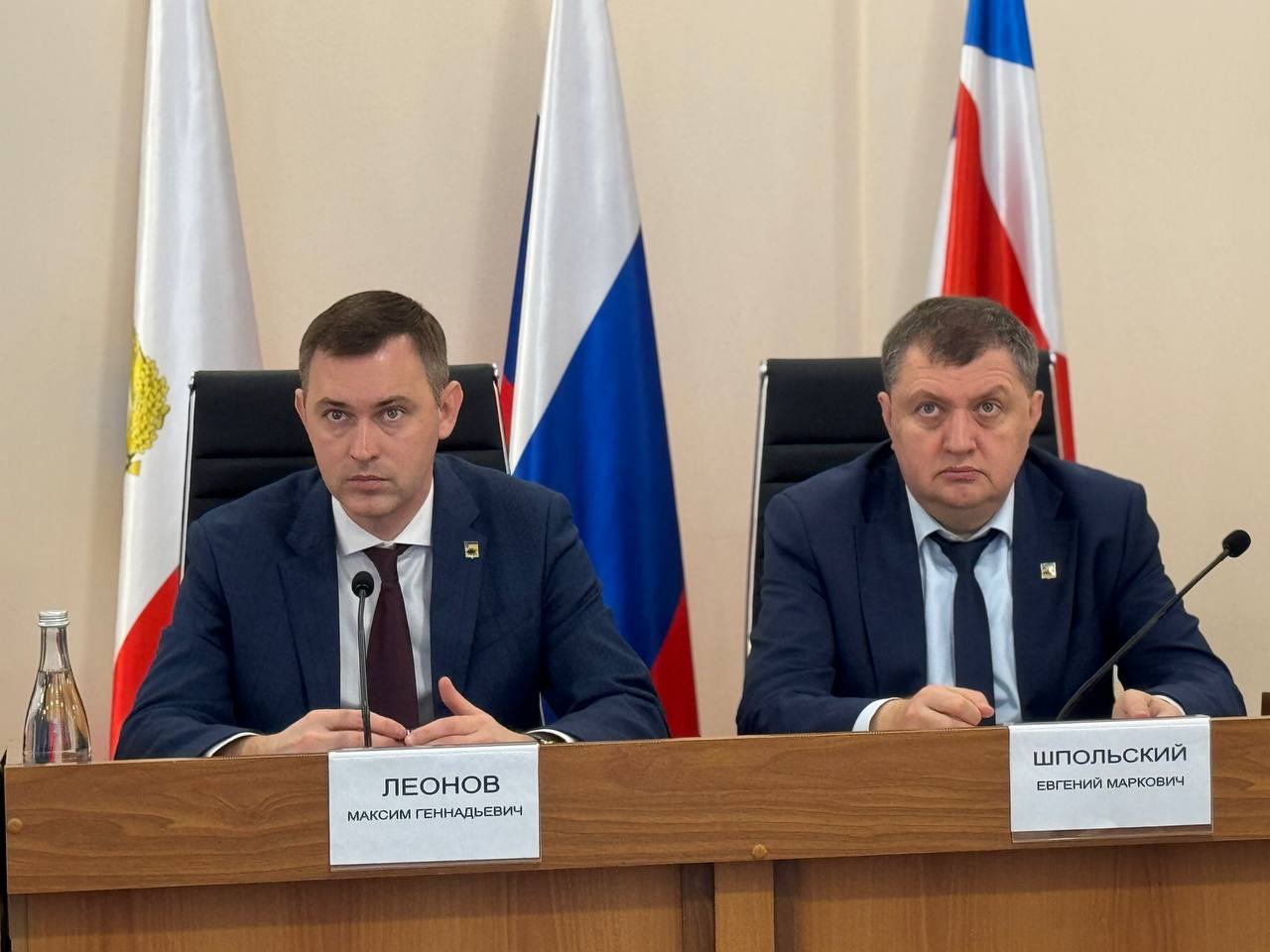 На очередном заседании штаба по благоустройству поручил усилить работу представителей комитета ЖКХ и муниципального жилищного контроля на предмет проверки обустройства контейнерных площадок