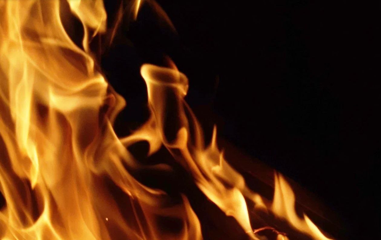 При пожаре в заброшенном доме погибли две женщины