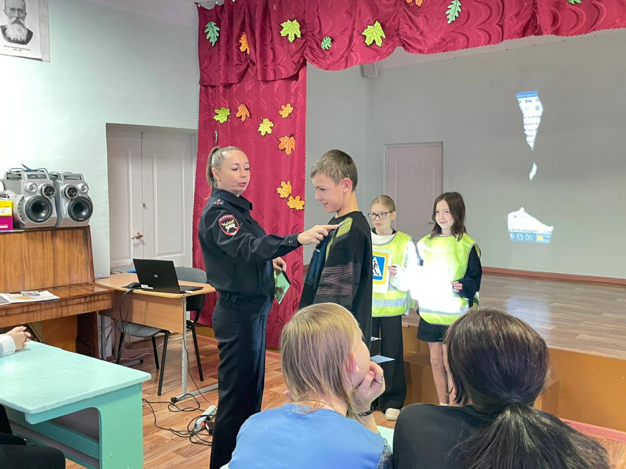 Госавтоинспекторы Балашова провели занятия со школьниками по Правилам дорожного движения Госавтоинспекторы Балашова провели занятия со школьниками по Правилам дорожного движения