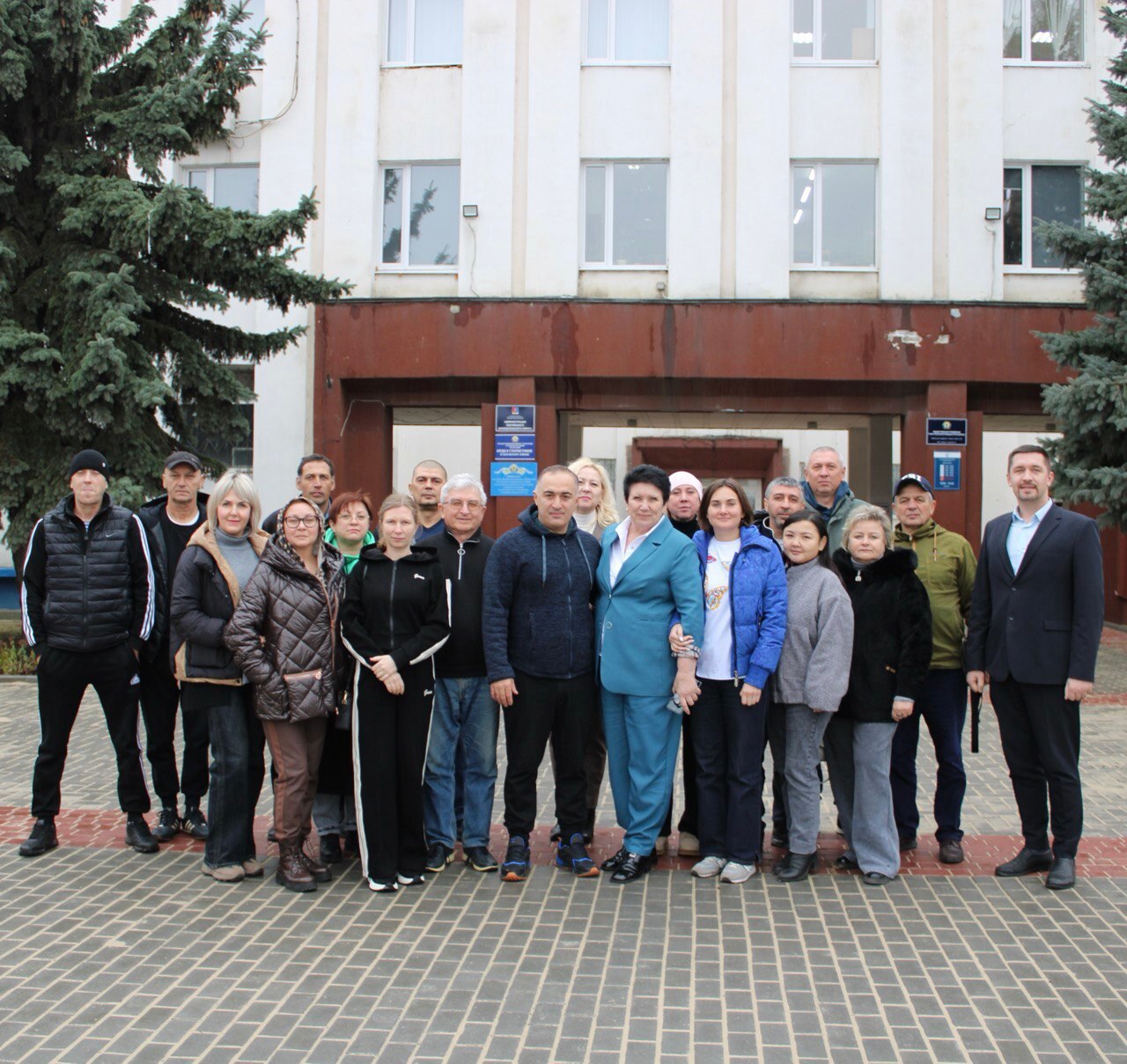 Саратовские врачи оказали медицинскую помощь более 1,5 тыс гражданским и военным в подшефном Сватовском районе