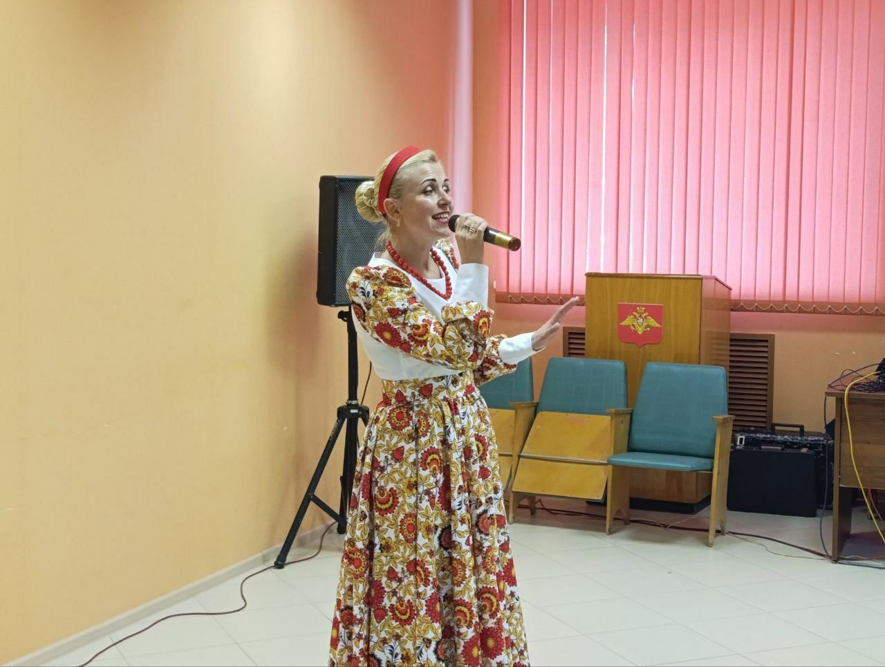 Перед ранеными бойцами выступили артисты ДК "Россия"