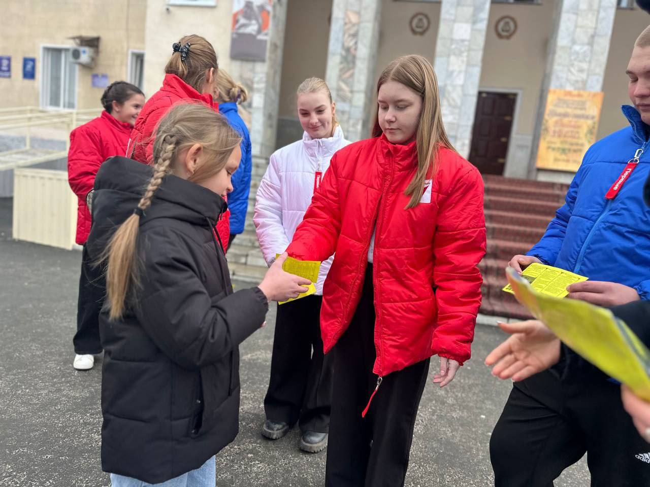 В Базарном Карабулаке полицейские и участники Движения Первых провели профилактическую акцию «Засветись!» В Базарном Карабулаке полицейские и участники Движения Первых провели профилактическую акцию «Засветись!»