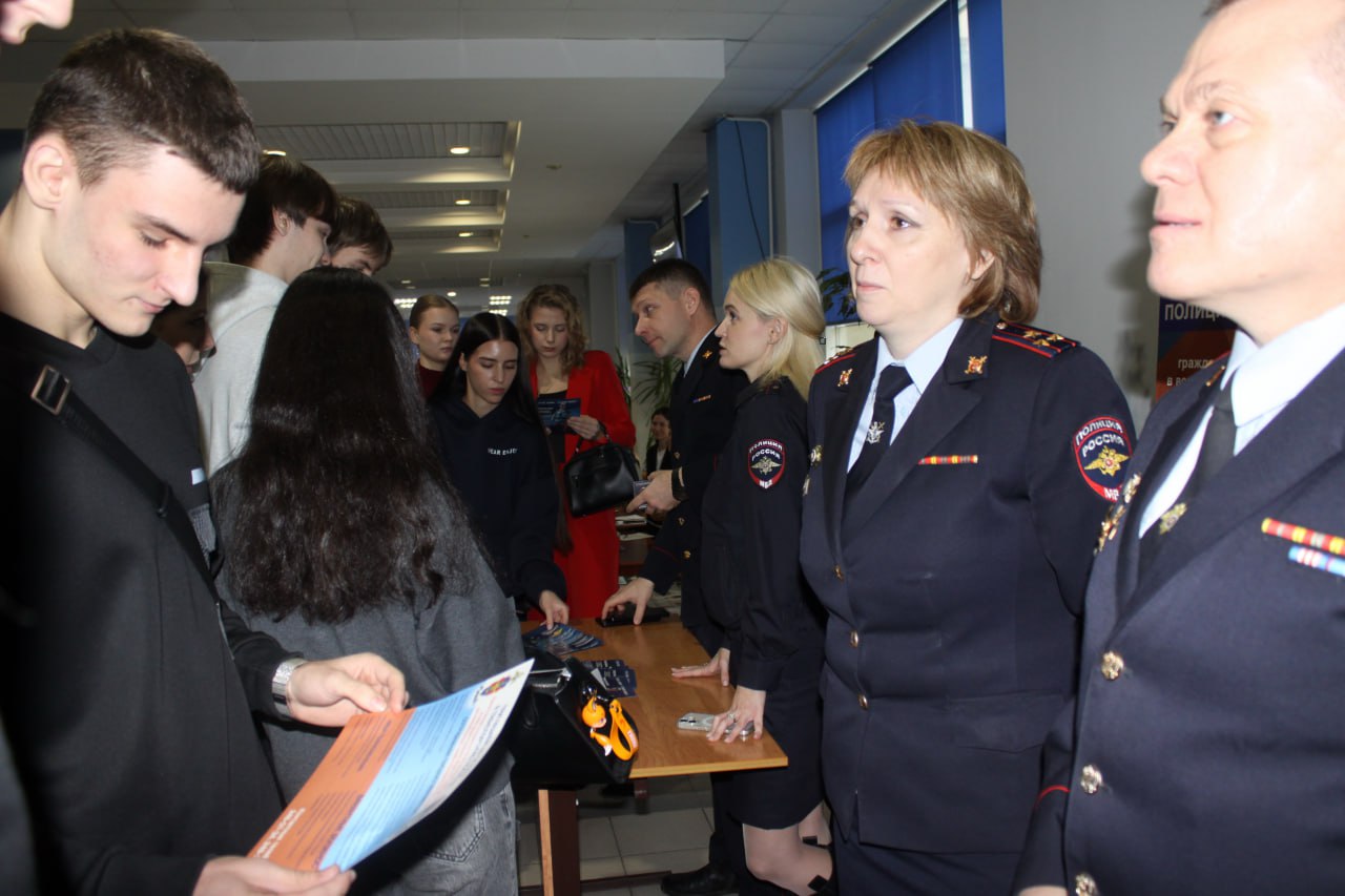 Сотрудники УТ МВД России по ПФО приняли участие в «Дне карьеры»