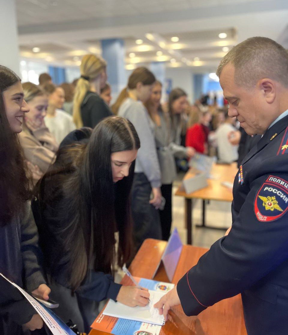 Сотрудники УТ МВД России по ПФО приняли участие в «Дне карьеры» Сотрудники УТ МВД России по ПФО приняли участие в «Дне карьеры»