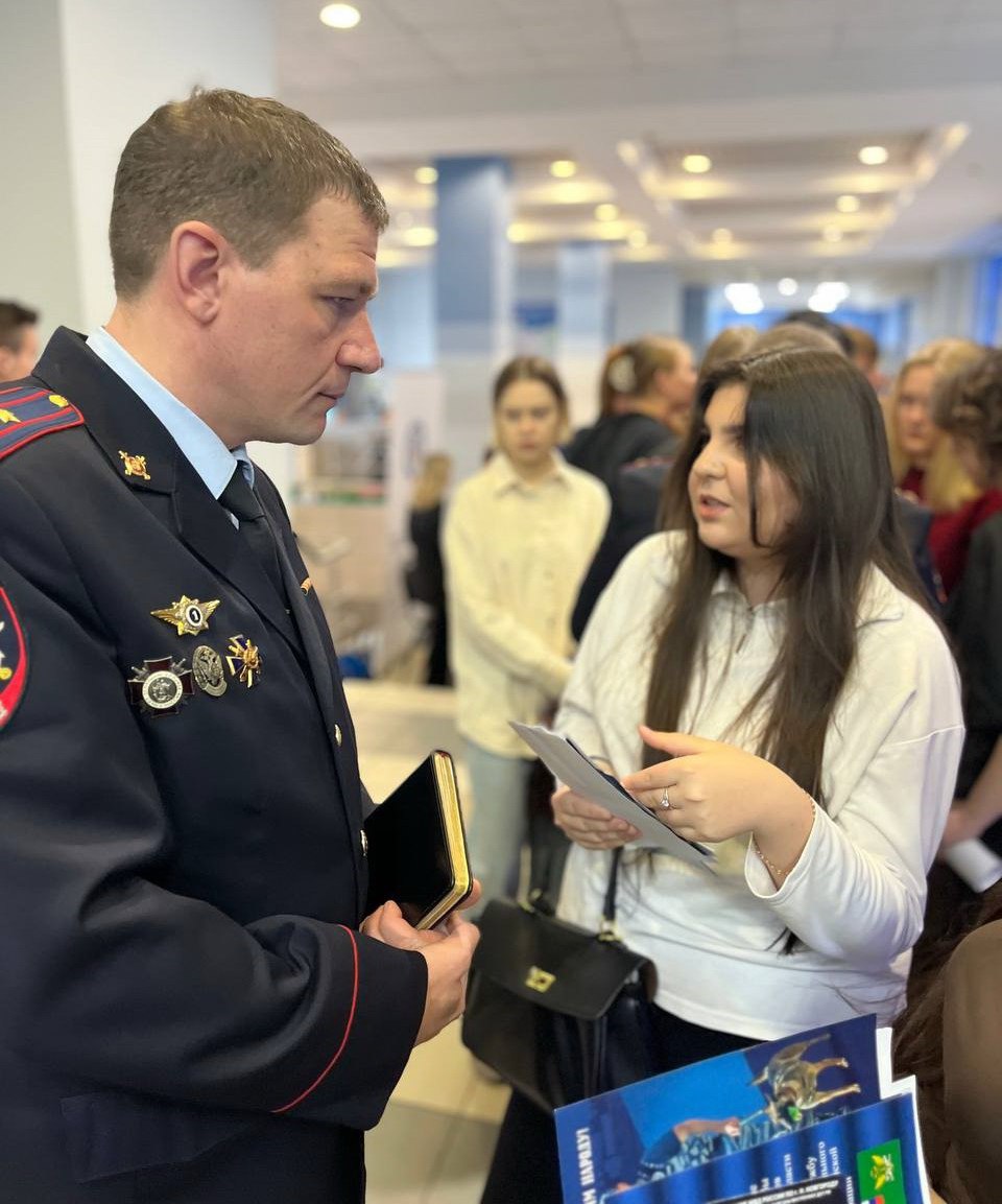 Сотрудники УТ МВД России по ПФО приняли участие в «Дне карьеры» Сотрудники УТ МВД России по ПФО приняли участие в «Дне карьеры»