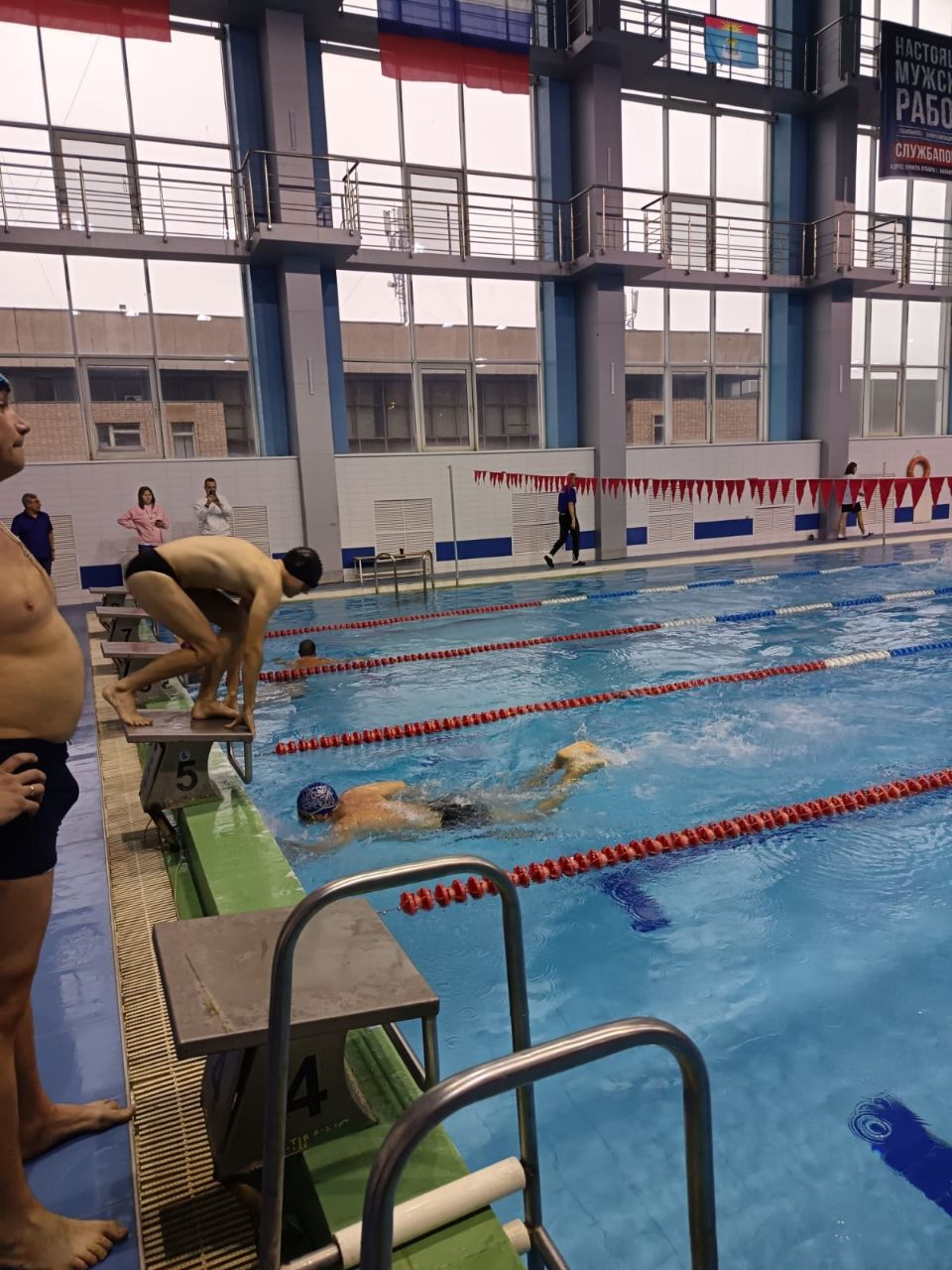 Завершающий заплыв: в «Альбатросе» определили сильнейших пловцов Спартакиады трудящихся