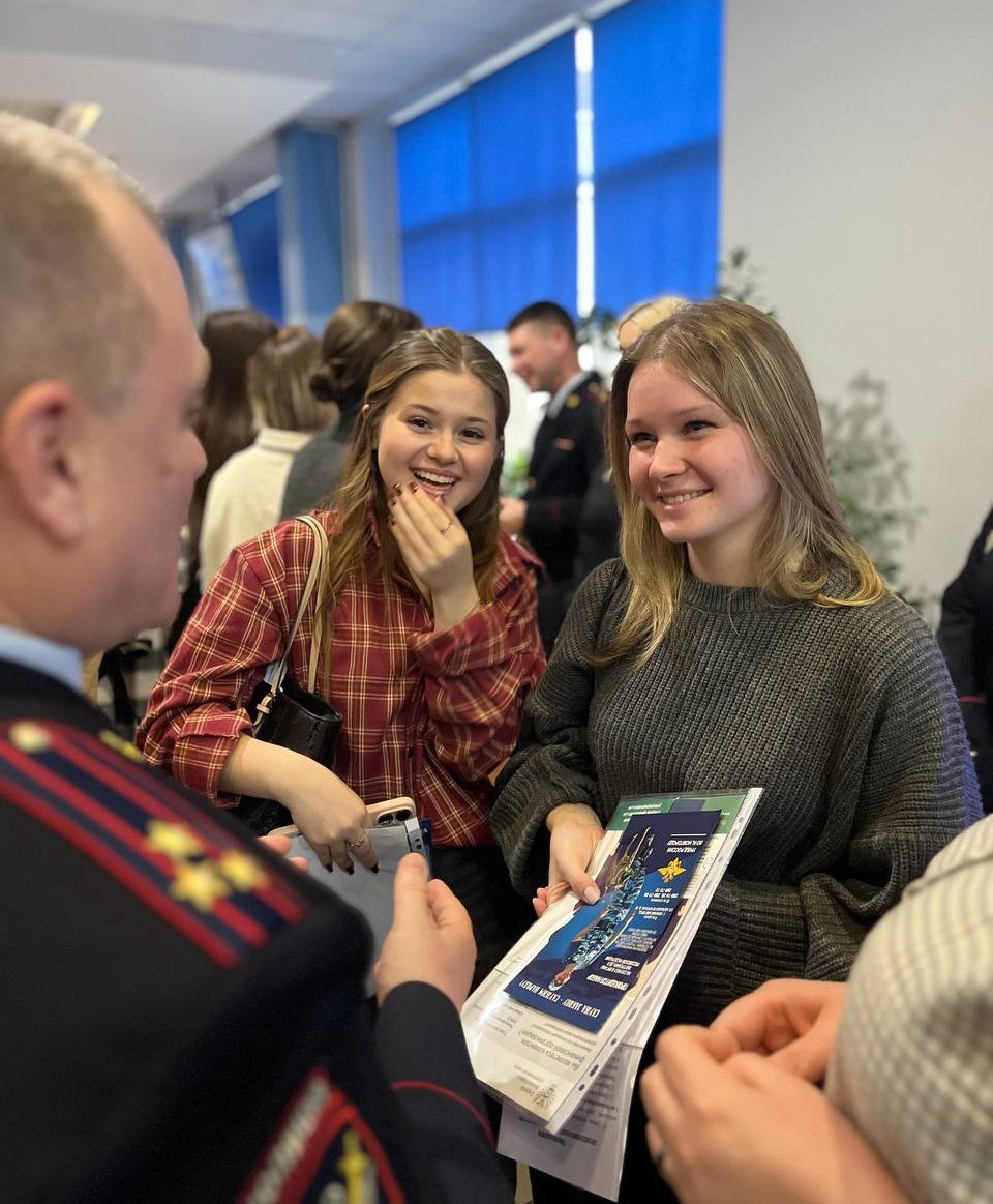 Сотрудники УТ МВД России по ПФО приняли участие в «Дне карьеры» Сотрудники УТ МВД России по ПФО приняли участие в «Дне карьеры»