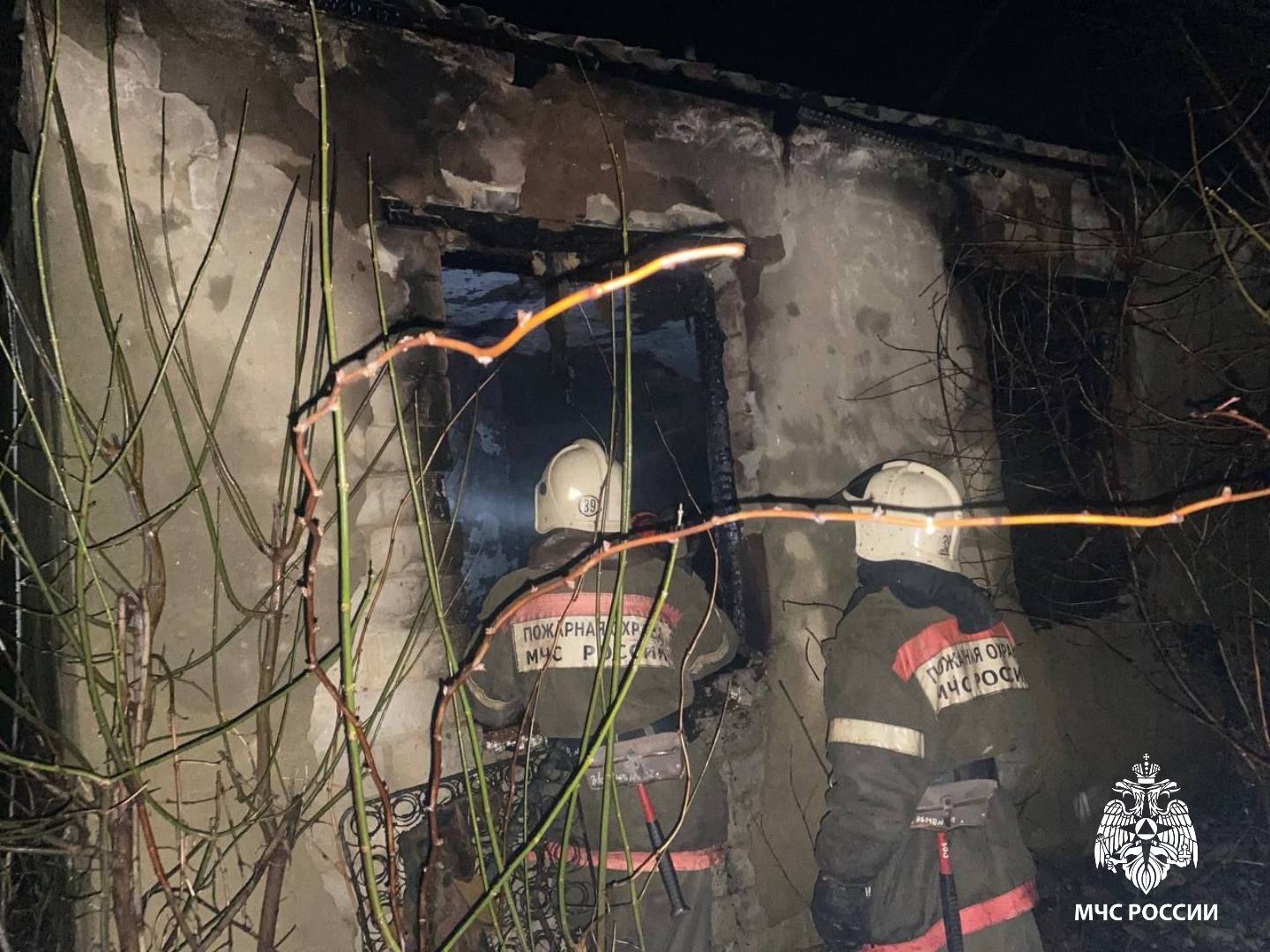 В Екатериновском районе на ночном пожаре погибли 2 человека В Екатериновском районе на ночном пожаре погибли 2 человека