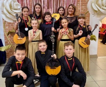 В Доме культуре «Искра» состоялся открытый фестиваль народной музыки и песни имени заслуженного работника культуры Российской Федерации В. Я. Хохлачёва, посвященный 80-летие со дня его рождения