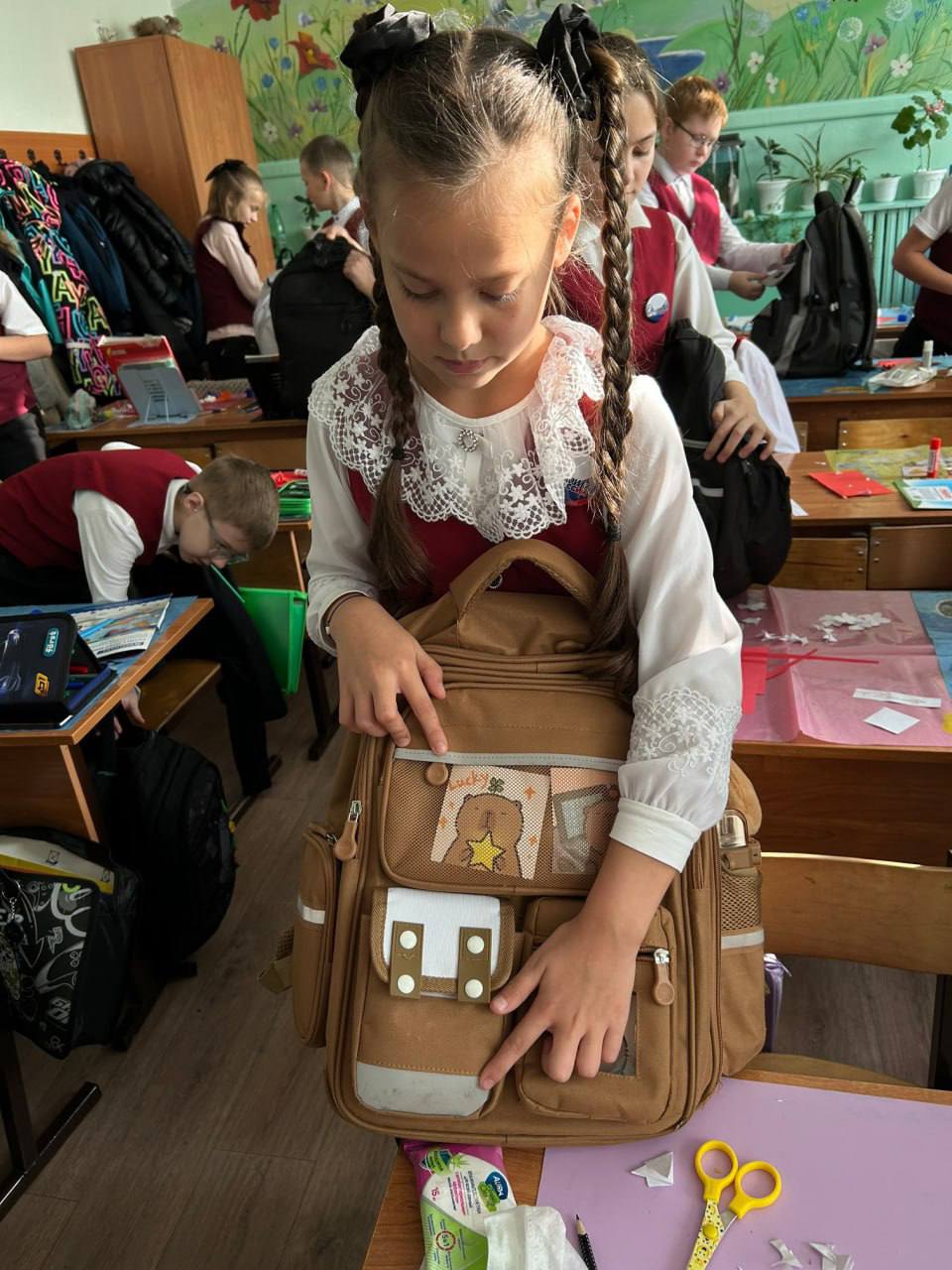 Пугачевские госавтоинспекторы совместно с представителями отряда ЮИД и «Родительского патруля» проверили наличие у школьников световозвращающих элементов Пугачевские госавтоинспекторы совместно с представителями отряда ЮИД и «Родительского патруля» проверили наличие у школьников световозвращающих элементов