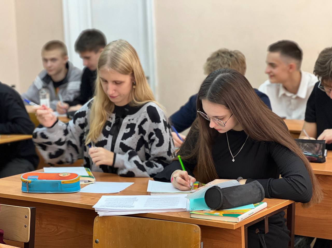 Сотрудники следственного управления провели профилактическое занятие для подшефного класса Сотрудники следственного управления провели профилактическое занятие для подшефного класса