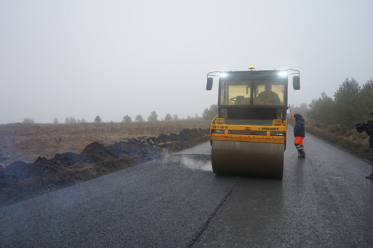 В Базарно-Карабулакском районе ремонтируют дорогу с опережением на год В Базарно-Карабулакском районе ремонтируют дорогу с опережением на год