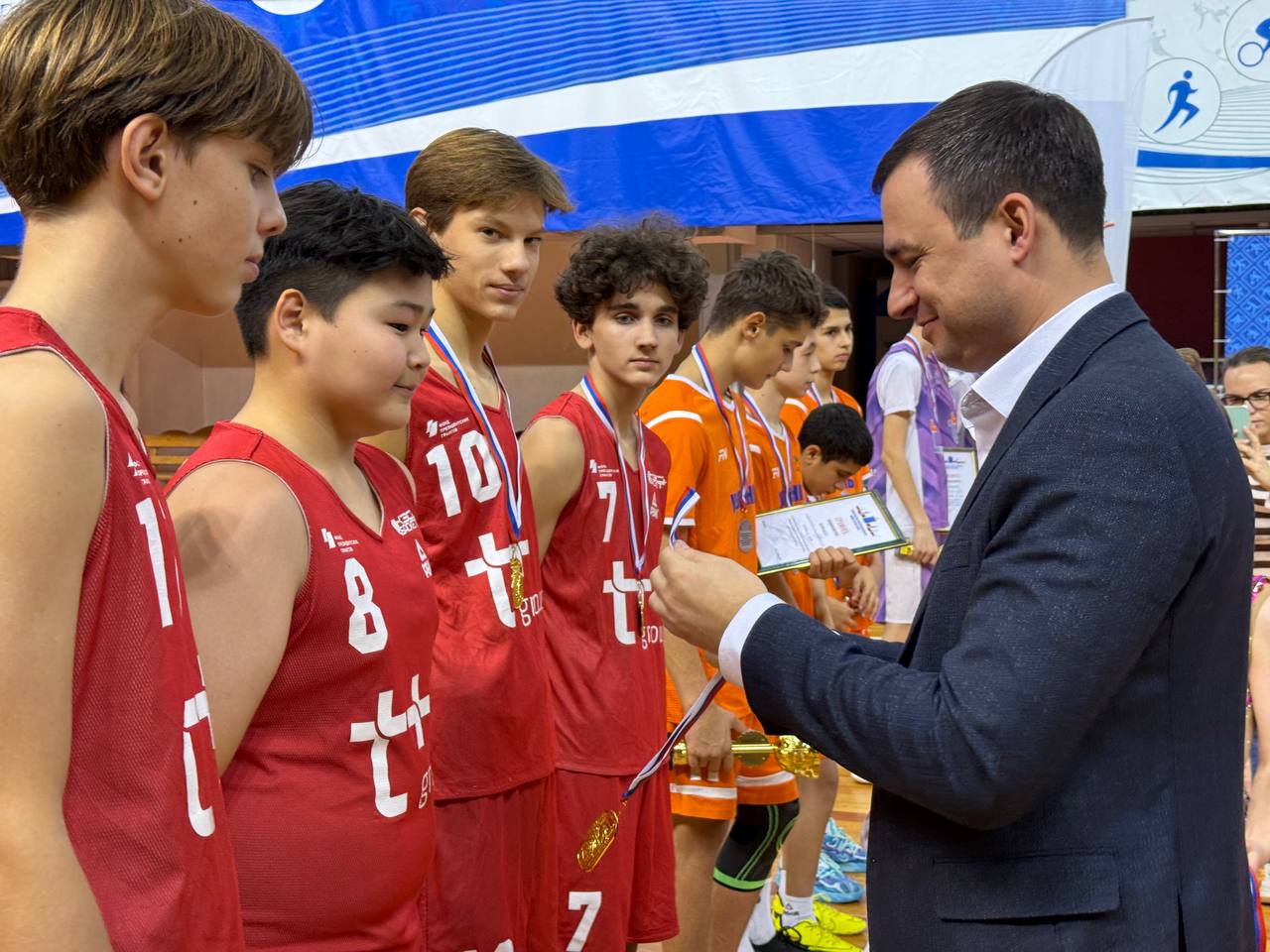 34 команды по дворовому баскетболу поборолись за право представить регион на Всероссийском турнире 34 команды по дворовому баскетболу поборолись за право представить регион на Всероссийском турнире