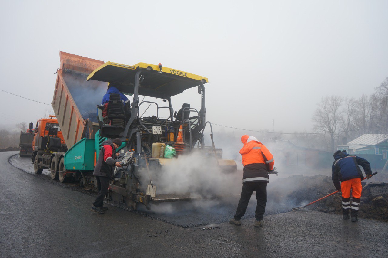 В Базарно-Карабулакском районе ремонтируют дорогу с опережением на год В Базарно-Карабулакском районе ремонтируют дорогу с опережением на год