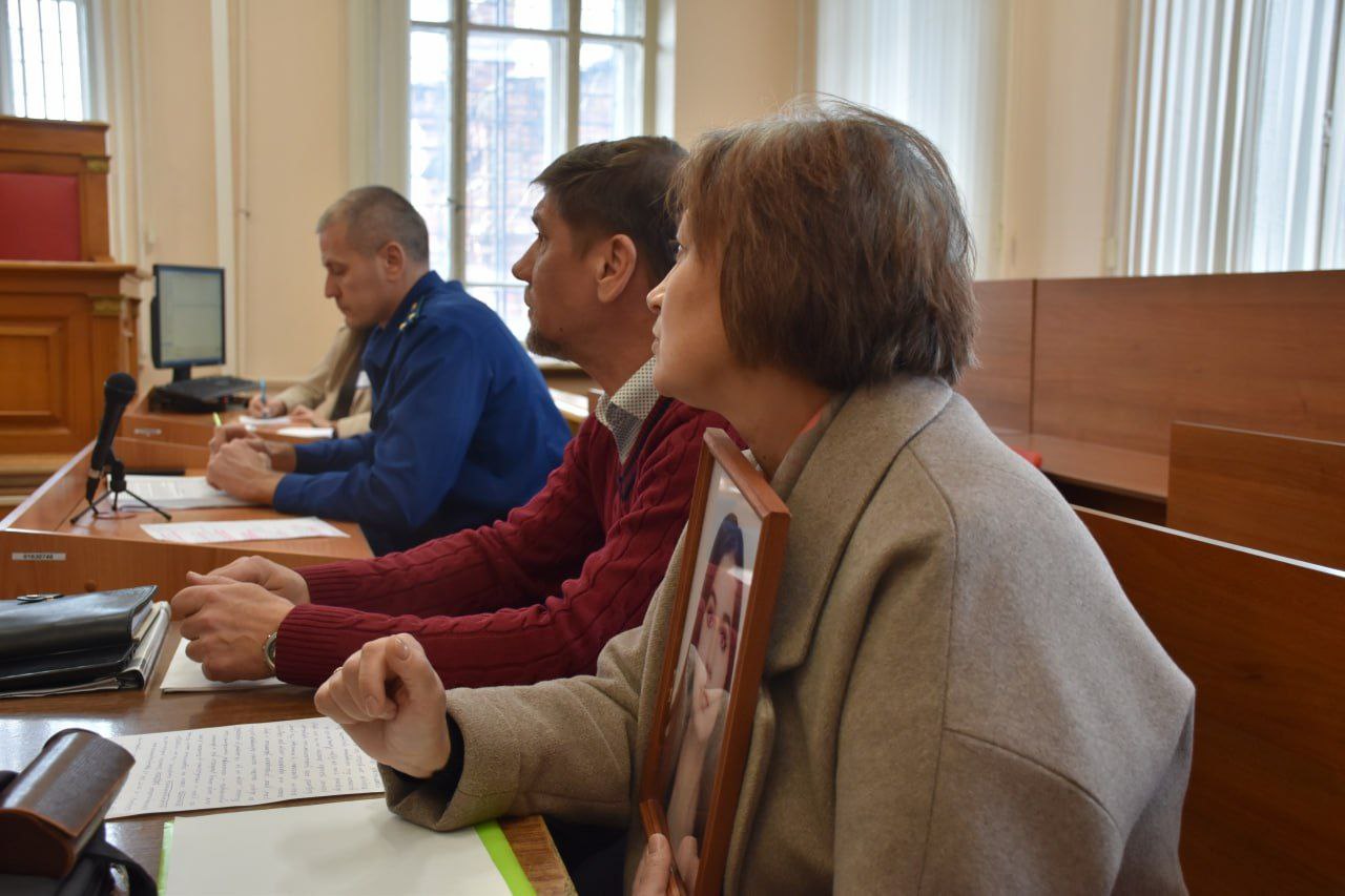 Девушку, погибшую в ДТП, похоронили в белом подвенечном платье Девушку, погибшую в ДТП, похоронили в белом подвенечном платье