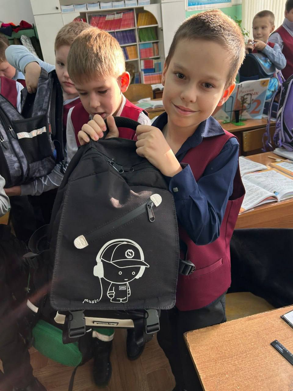 Пугачевские госавтоинспекторы совместно с представителями отряда ЮИД и «Родительского патруля» проверили наличие у школьников световозвращающих элементов Пугачевские госавтоинспекторы совместно с представителями отряда ЮИД и «Родительского патруля» проверили наличие у школьников световозвращающих элементов